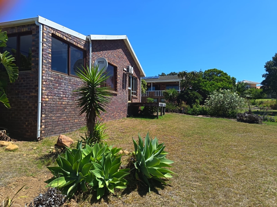 To Let 2 Bedroom Property for Rent in Wavecrest Eastern Cape